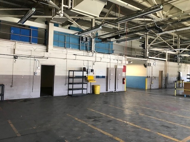 More Photos Of 3121 Pleasant Valley Blvd, Altoona Light Distribution For Lease