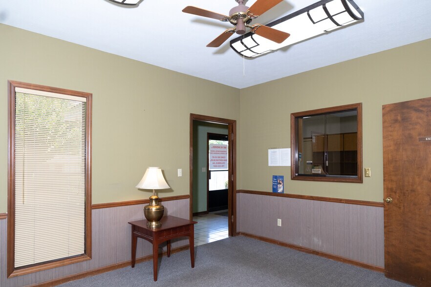 More Photos Of 3830 Rosemont Dr, Columbus Office For Sale
