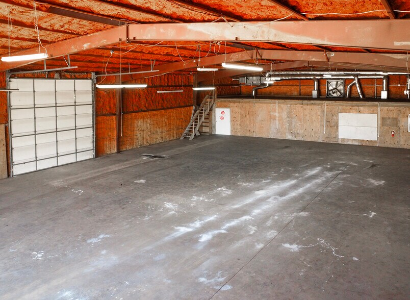 More Photos Of 15503 TX-110, Whitehouse Warehouse For Lease