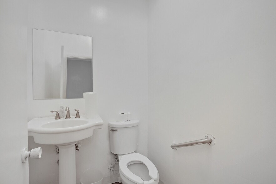 More Photos Of 8801-8805 S Stony Island Ave, Chicago Storefront For Sale