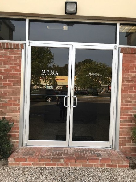 More Photos Of 7922-7930 Hillcroft St, Houston Office For Lease