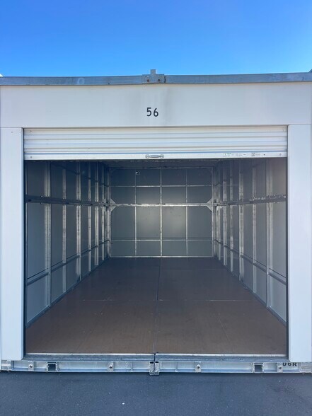 More Photos Of 1945-1947 W Park Ave, Edgewater Warehouse For Lease