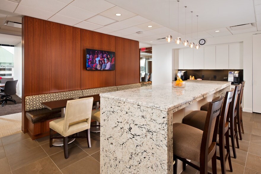 More Photos Of 30 S Pearl St, Albany Office For Lease