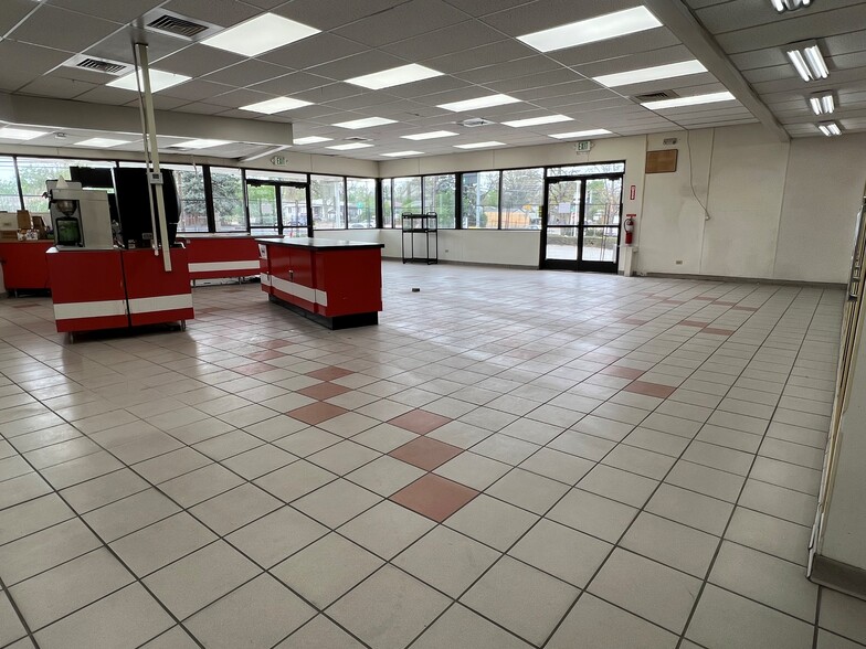 More Photos Of 1970 S Holly St, Denver Freestanding For Lease