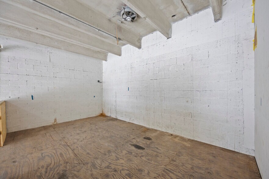More Photos Of 1209 Gateway Rdg, Lake Park Warehouse For Sale