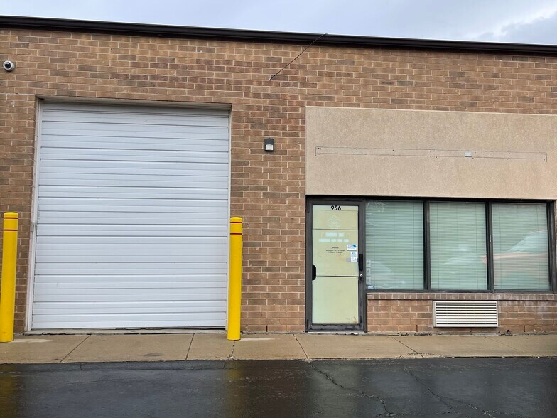 Primary Photo Of 956 W Lake St, Roselle Flex For Lease