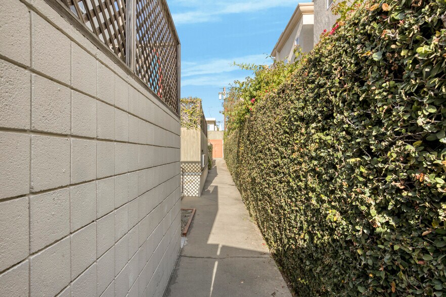 More Photos Of 1507 Berkeley St, Santa Monica Apartments For Sale