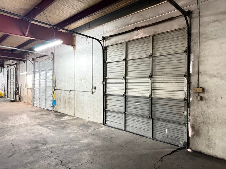 More Photos Of 11104 N Lamar Blvd, Austin Showroom For Lease