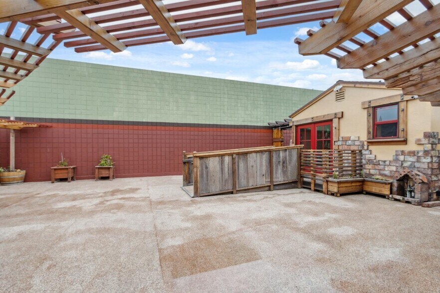 More Photos Of 1637 Del Monte Blvd, Seaside Storefront For Sale