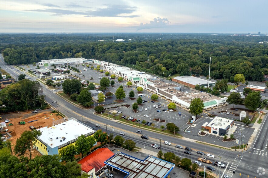 More Photos Of 3122 Eastway Dr, Charlotte Unknown For Lease