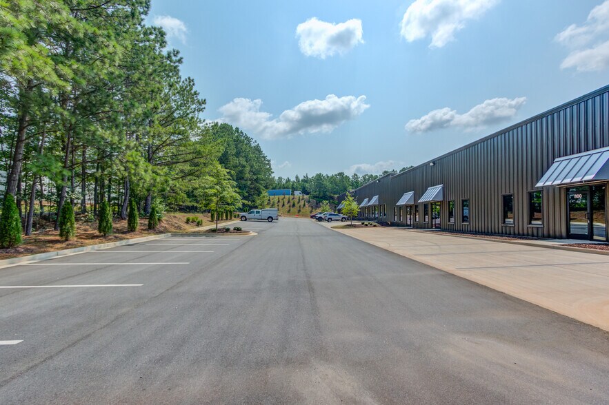 More Photos Of 5915 Steeplechase Blvd, Cumming Warehouse For Lease