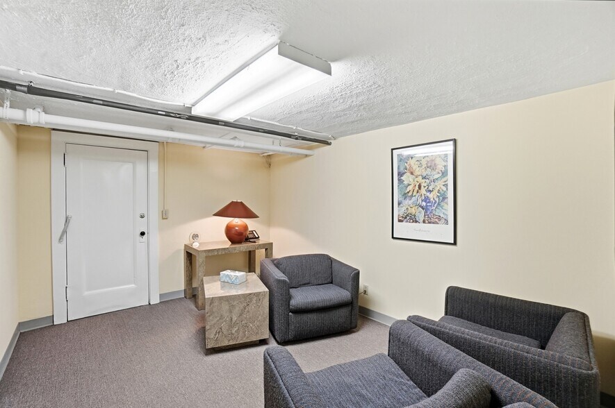 More Photos Of 820 Delta Ave, Cincinnati Office For Sale