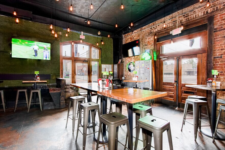 More Photos Of 215 10th St, Augusta General Retail For Sale