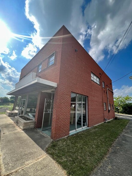 Primary Photo Of 2198 Losantiville Ave, Cincinnati Storefront Retail Office For Sale