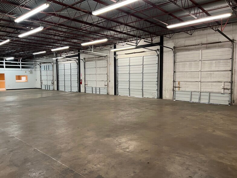 More Photos Of 5508-5516 Brewster St, San Antonio Warehouse For Lease