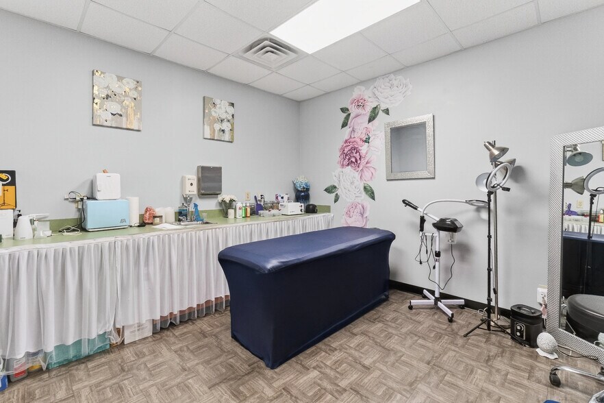 More Photos Of 3210 Prosperity Church Rd, Charlotte Office For Sale