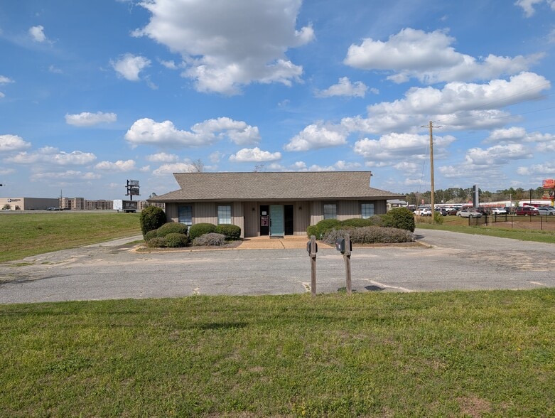 More Photos Of 4168 Old US 41 N, Valdosta Light Distribution For Lease