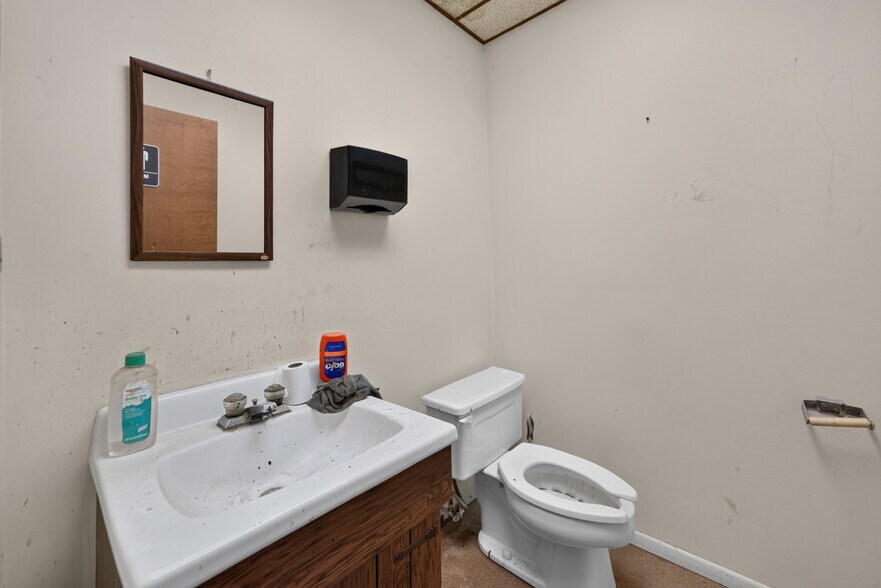 More Photos Of 520 S River St, Batavia Warehouse For Sale