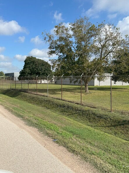 More Photos Of 13026 Rosecrest Dr, Houston Warehouse For Sale