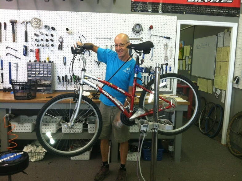 More Photos Of 6100 Veterans Pky, Columbus General Retail For Lease