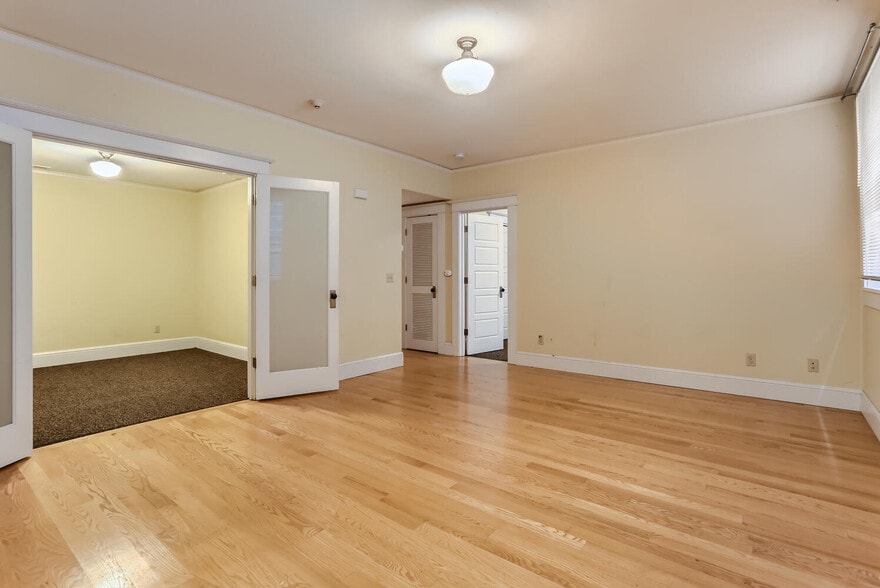 More Photos Of 2167 SW Yamhill St, Portland Apartments For Sale