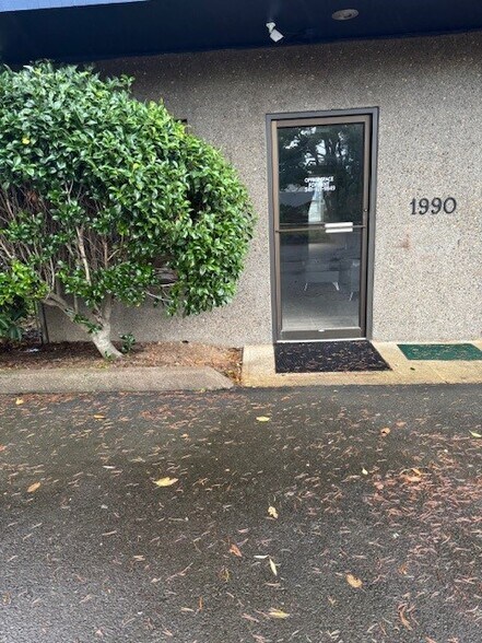 More Photos Of 1990 SE East Devils Lake Rd, Lincoln City Office For Lease