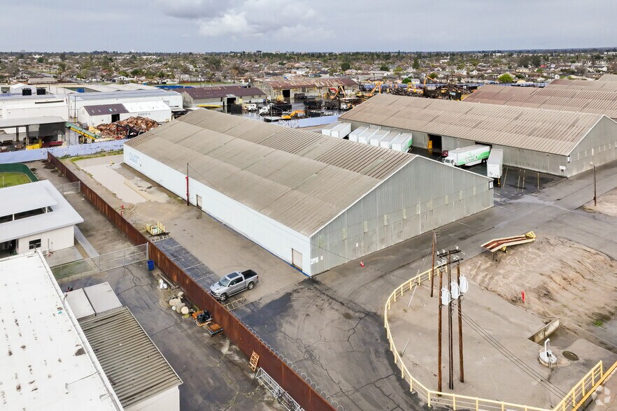More Photos Of 1900 E Brundage Ln, Bakersfield Warehouse For Lease