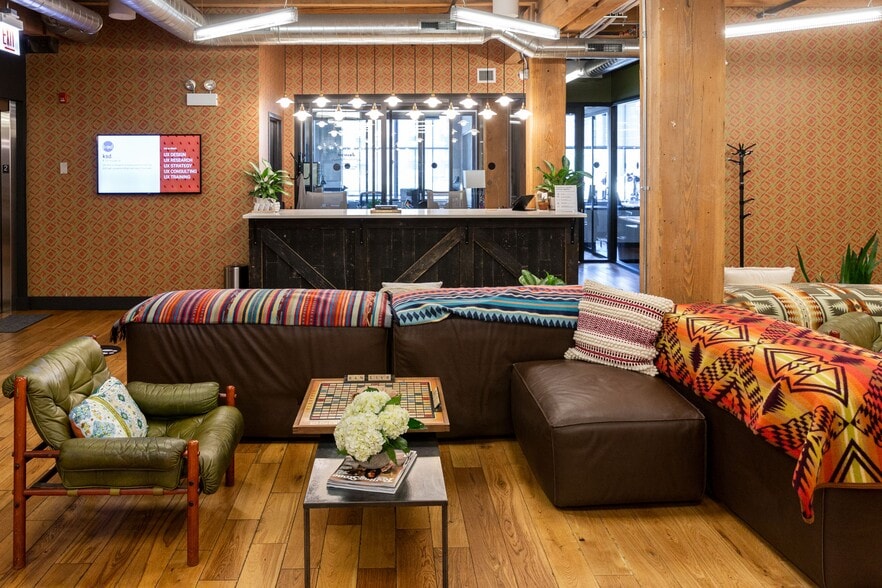 More Photos Of 210-220 N Green St, Chicago Office Residential For Lease