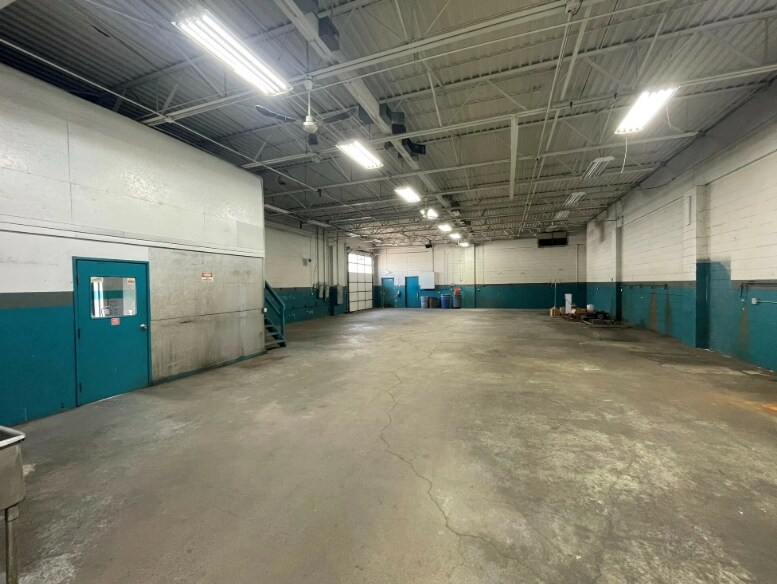 More Photos Of 686 Minnesota Dr, Troy Warehouse For Sale