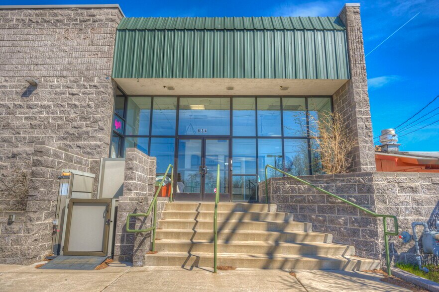 More Photos Of 634 Ryland St, Reno Office For Sale