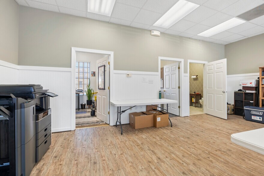 More Photos Of 103-105 Tradewynd Dr, Lynchburg Medical For Sale