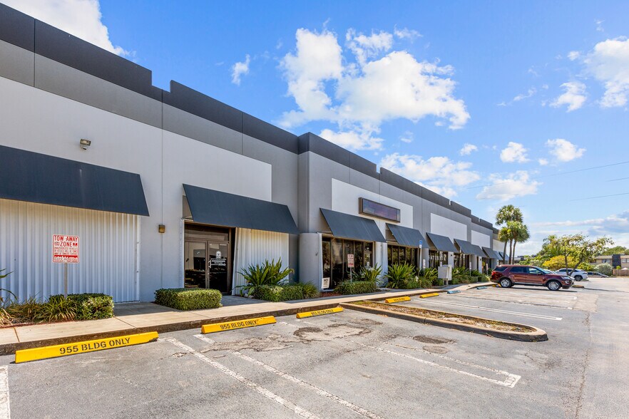 More Photos Of 955 S Congress Ave, Delray Beach Showroom For Lease