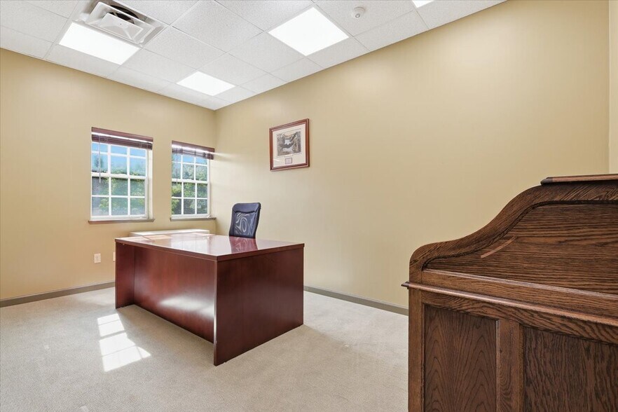 More Photos Of 6170 Ridgeview Ct, Reno Office For Lease