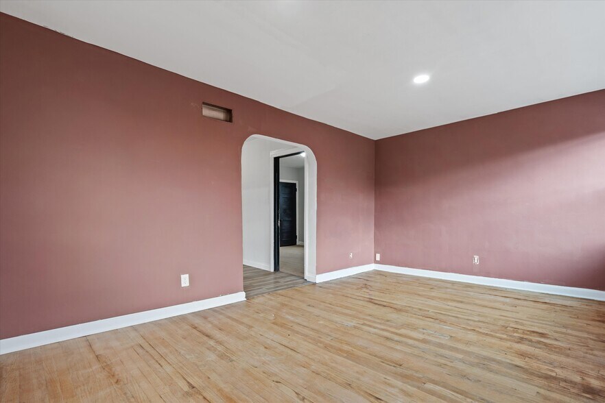 More Photos Of 1322 W Concordia Ave, Milwaukee Multifamily For Sale