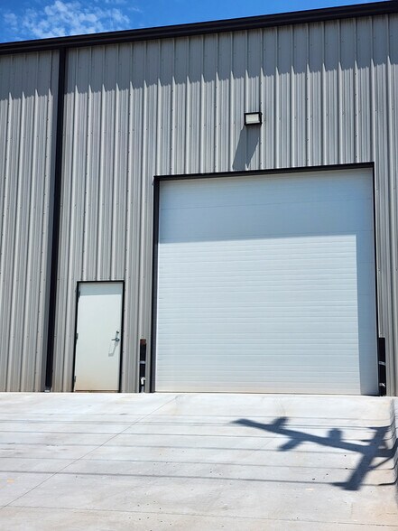 More Photos Of 1507 SW G Ave, Lawton Warehouse For Sale