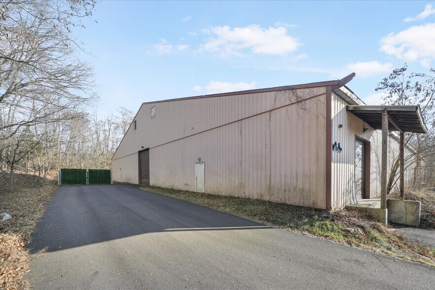 More Photos Of 16 County Route 93, New Hampton Warehouse For Lease
