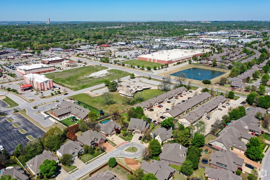 More Photos Of 8516 E 101st St, Tulsa Office For Lease