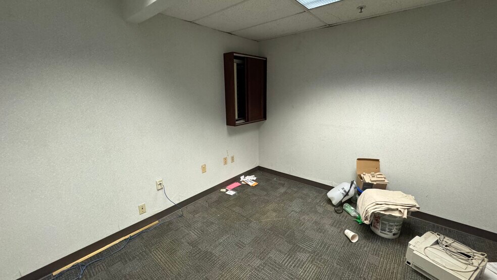 More Photos Of 2925 William Penn Hwy, Easton Office For Lease