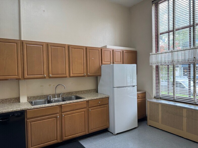 More Photos Of 721 N Columbus St, Alexandria Schools For Lease