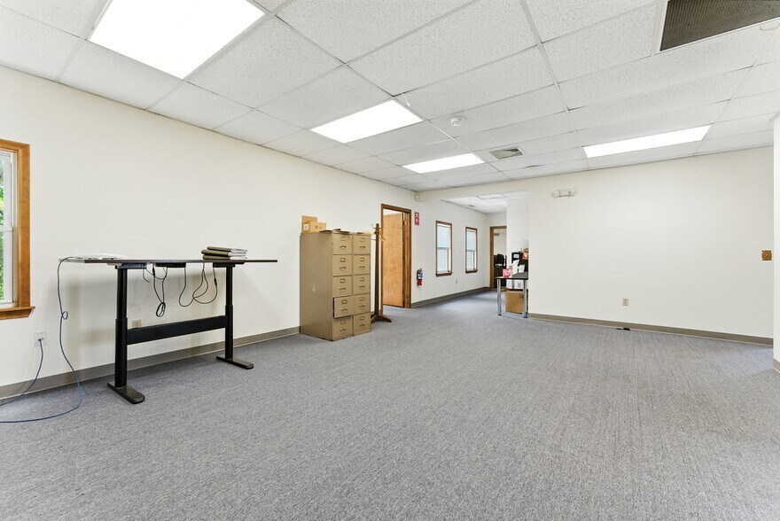 More Photos Of 155 Oak St, Glastonbury Medical For Sale