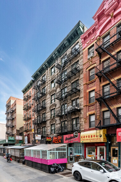 Primary Photo Of 83-85 Baxter St, New York Apartments For Lease