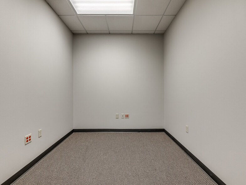 More Photos Of 3101 W Tecumseh Rd, Norman Office For Lease