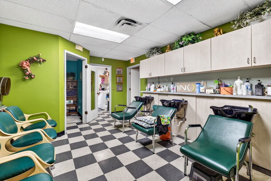 More Photos Of 10221 US 301, Dade City Office For Sale
