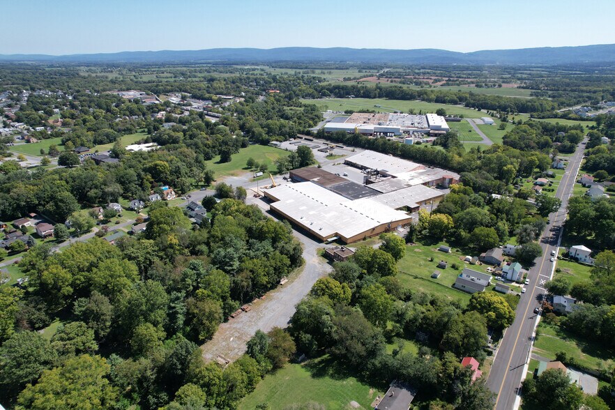 More Photos Of 351 Station Rd, Berryville Manufacturing For Sale