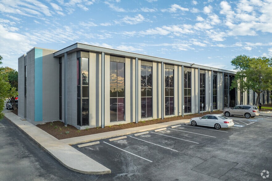 More Photos Of 4318 Woodcock Dr, San Antonio Office For Sale