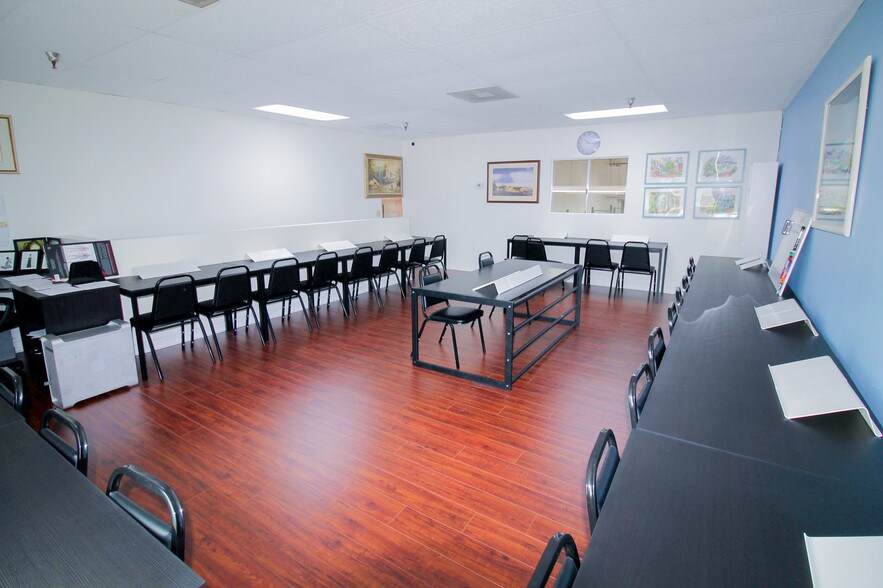 More Photos Of 15121 Graham St, Huntington Beach Light Manufacturing For Lease