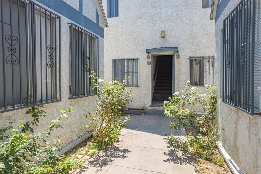More Photos Of 526-534 W 47th St, Los Angeles Apartments For Sale