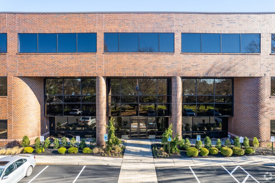More Photos Of 1122 Longford Rd, Oaks Warehouse For Lease