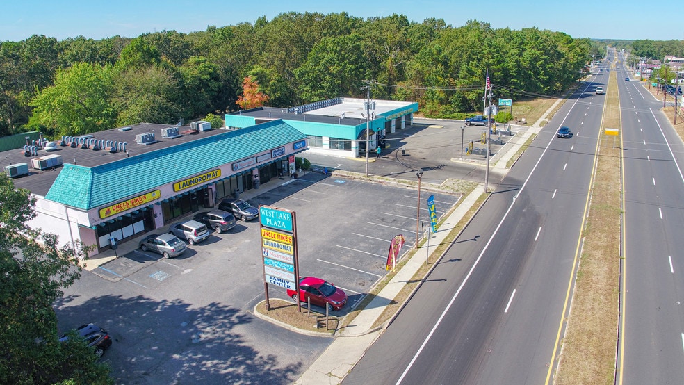 More Photos Of 1880 W County Line Rd, Lakewood Storefront For Sale