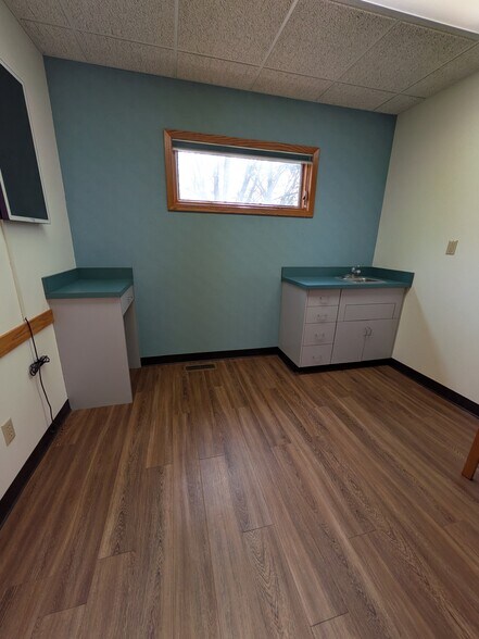 More Photos Of 1011 E Saint Maartens Dr, Saint Joseph Medical For Lease